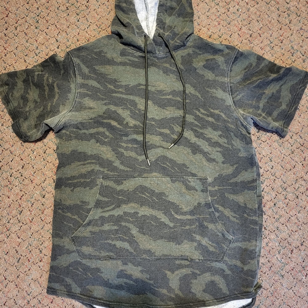 Camo hooded T-shirt